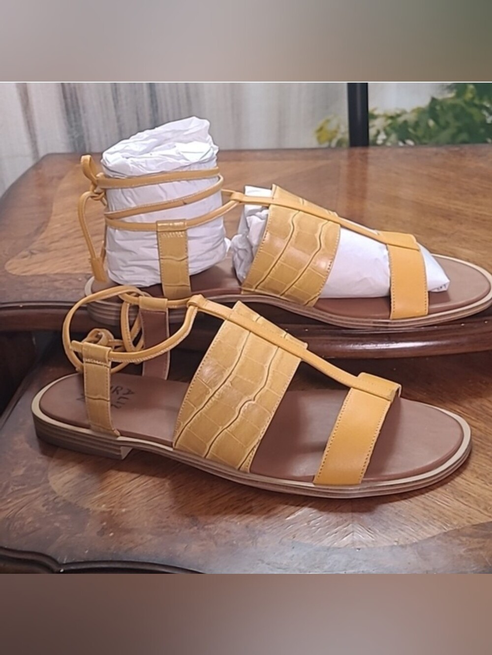 New! Naturalizer Fayee Sunset Yellow Womens 11 Wide flat leather sandals